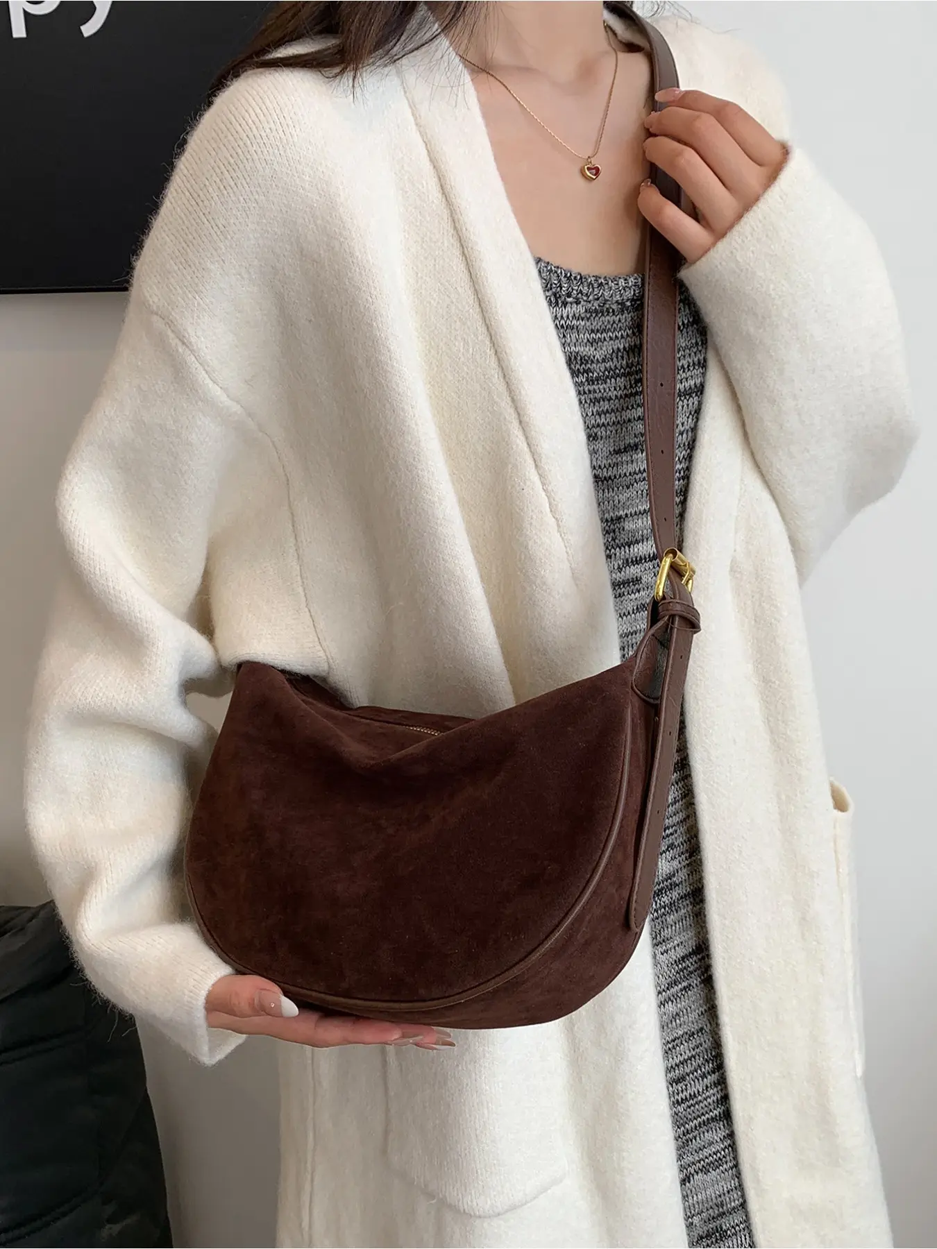 New Vintage Distressed Suede Hobo Crossbody Shoulder Bag For Women Wide Strap Casual Fashion Bag Daily Use Perfect For Daily Travel Short Trips Retro Style Large Capacity Hobof Handbag Crossbody Bag