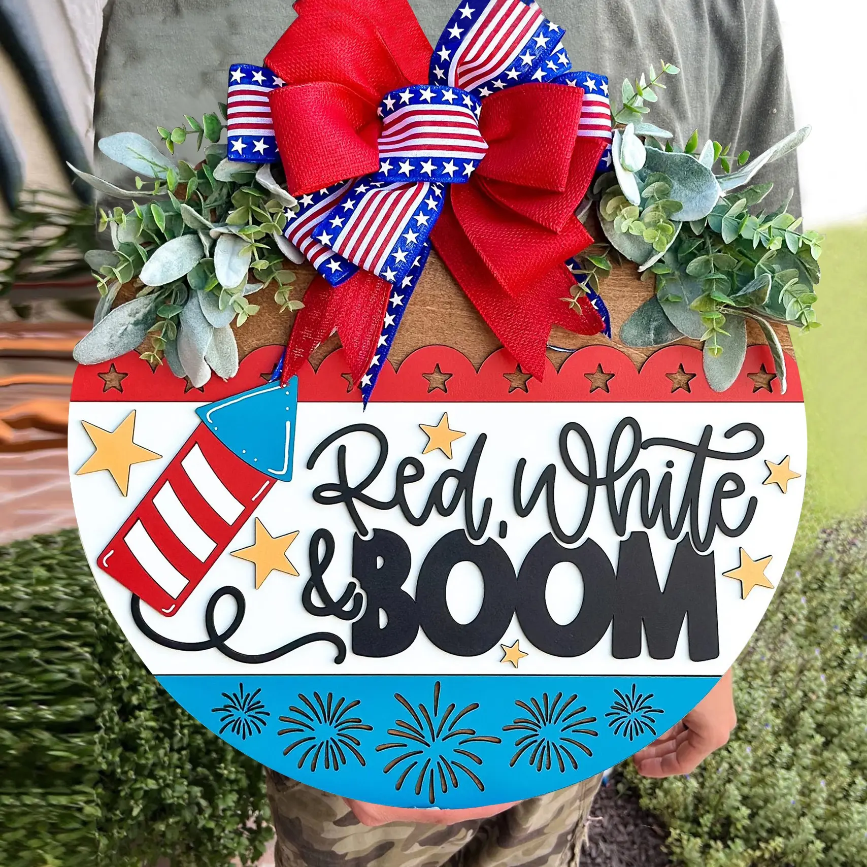 Fourth of July Welcome Wreath, Unique Wreath Design, Patriotic Door Wreath, Front Door Wreath for Porch Decor, Hanging Gift for Farmhouse Home Bar, Outdoor Garden Decorations & Indoor Decor, Festive Home Decoration