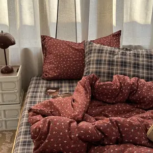 4PC New red and brown floral plaid bedding four-piece set(1PC duvet cover+2PC pillowcases+1PC bedsheet), soft to the touch and skin-friendly, can be used in all seasons, As a gift for friends and family, it is both practical and tasteful.