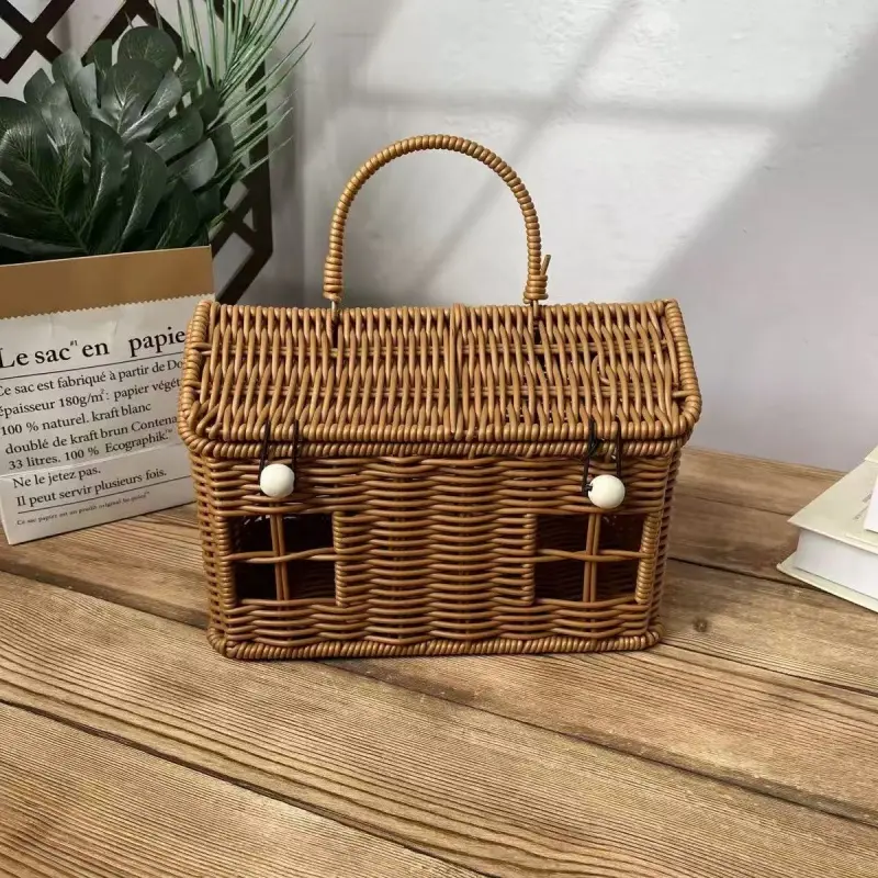 House-Shaped Handmade Wicker Basket With Lid Art Storage Basket Decorative Storage Gift Box Rustic Home Decor Multipurpose for Picnic Candy Desktop Organizer All Season Use Handmade Rattan Baskets
