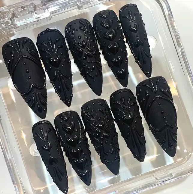 Matte Black Press On Nails 3D Glossy Heart Swirl Long Stiletto Fake Nails Dark Emo Vampire Gothic Victorian Aesthetic Reusable Acrylic False Nails For Women Edgy Cosplay Party Stick On Manicure Set Full Cover Artificial Art Glue On Nails