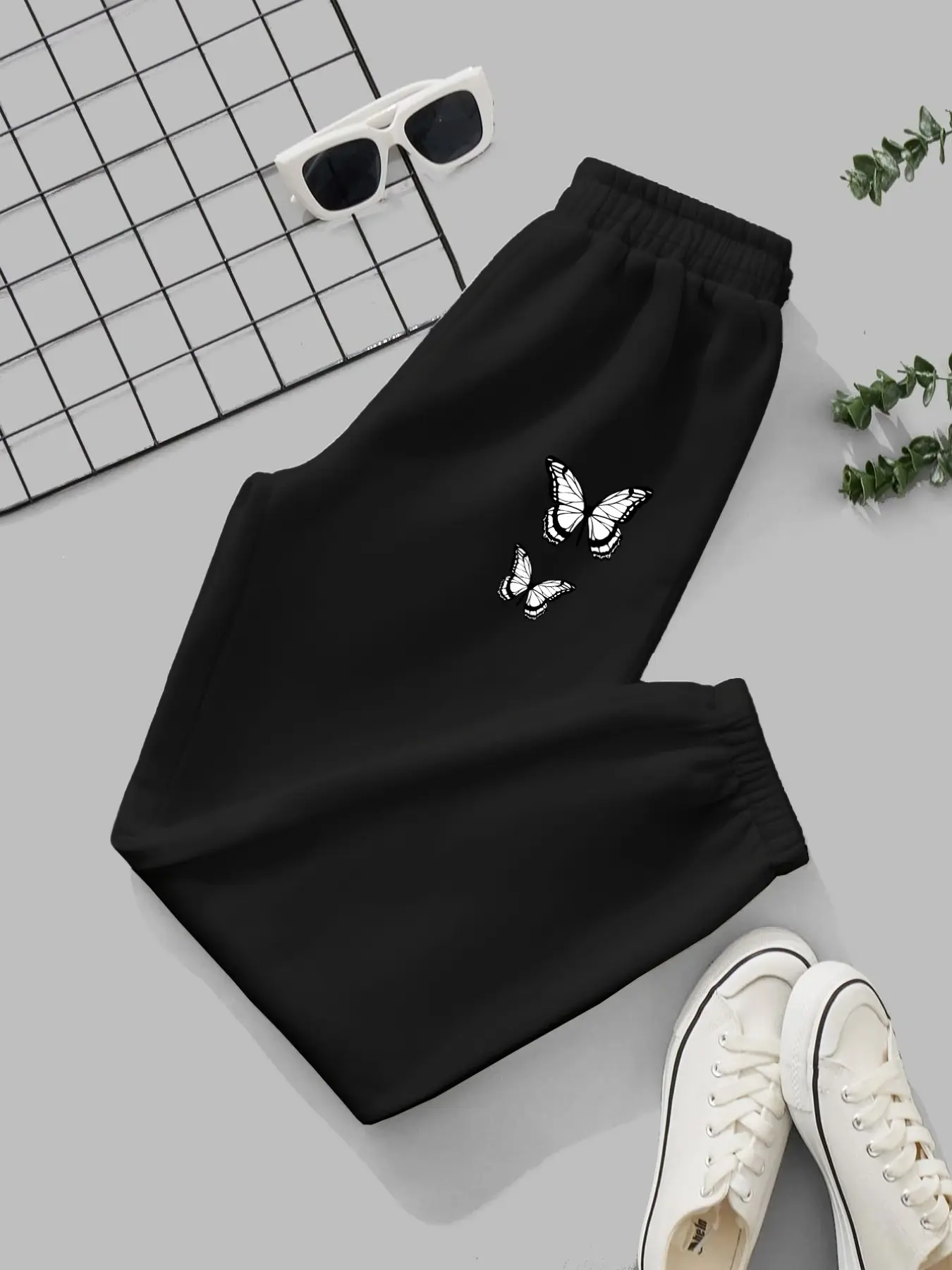 Women's Fleece Lined Sweatpants, Unique Letter Print, Slim-Fitting Geometric Pattern, Casual Sportswear, Long Pants for Running & Leisure