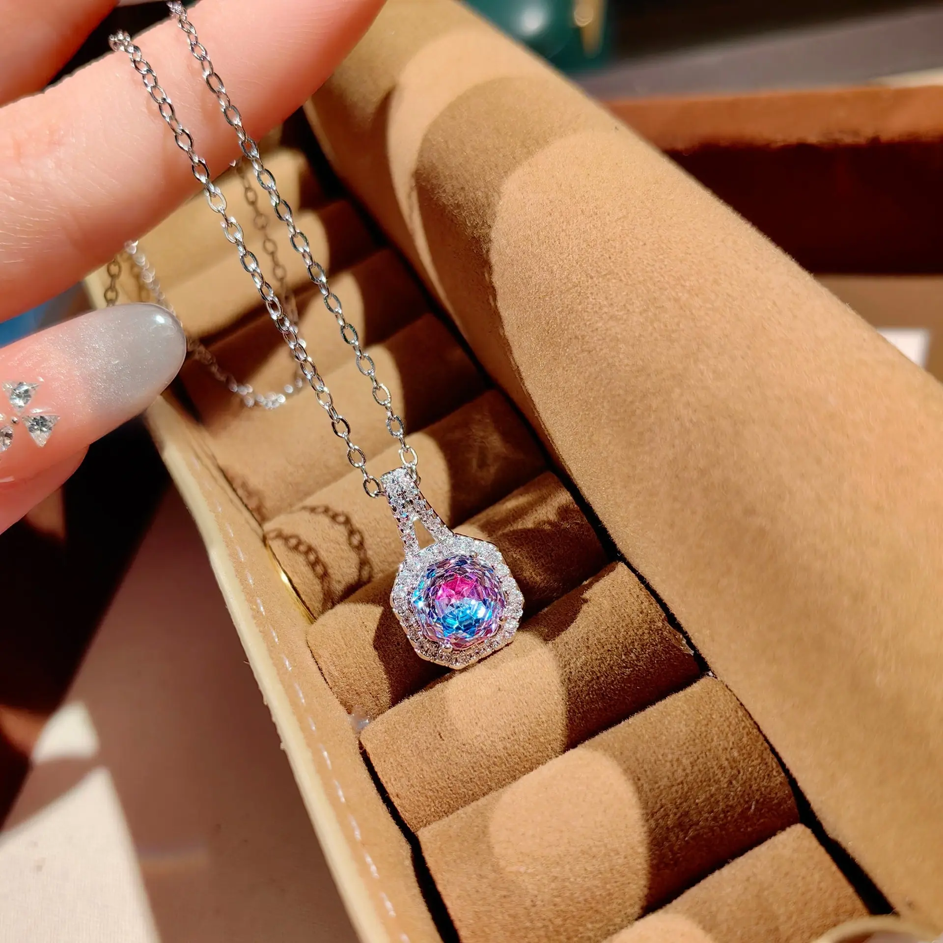 Tourmaline-colored pendant 