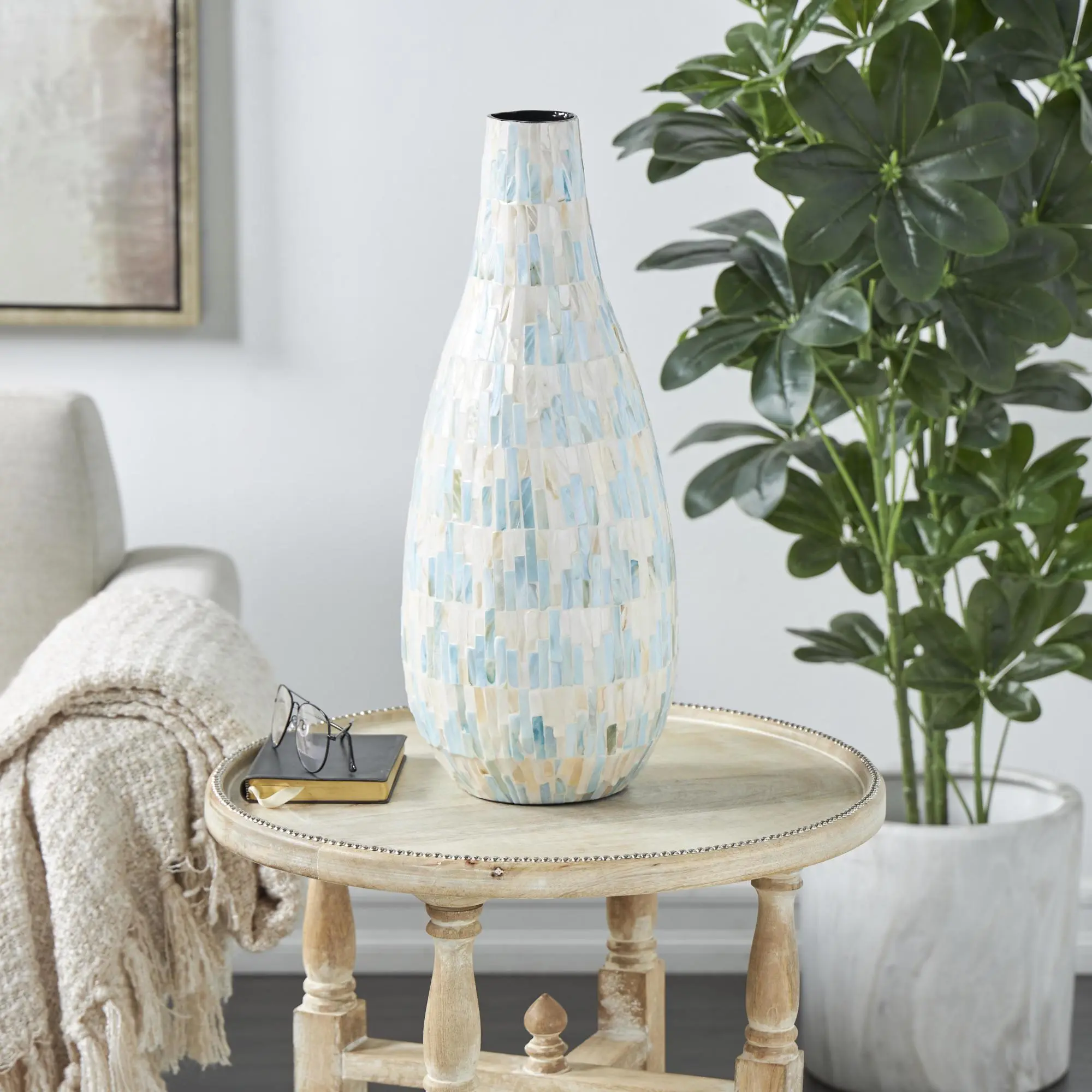 Handmade White Mother of Pearl Shell Mosaic Decorative Vase, Glossy Minimalist Design with Pastel Blue and Pink Accents, Ideal Flower Vase for Home Decor Centerpiece, Perfect Gift for Home Supplies Enthusiasts