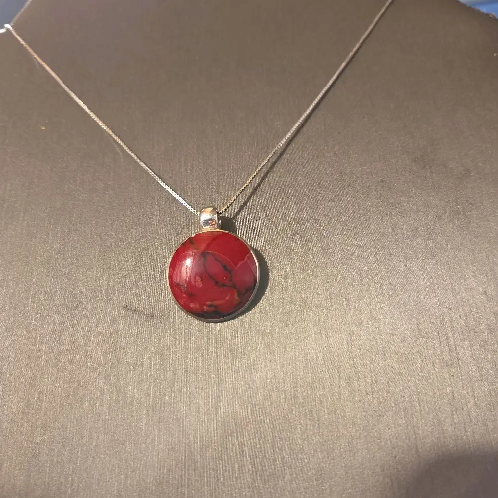 .925 Sterling Silver Red Round Pendant with 18-in Box Chain