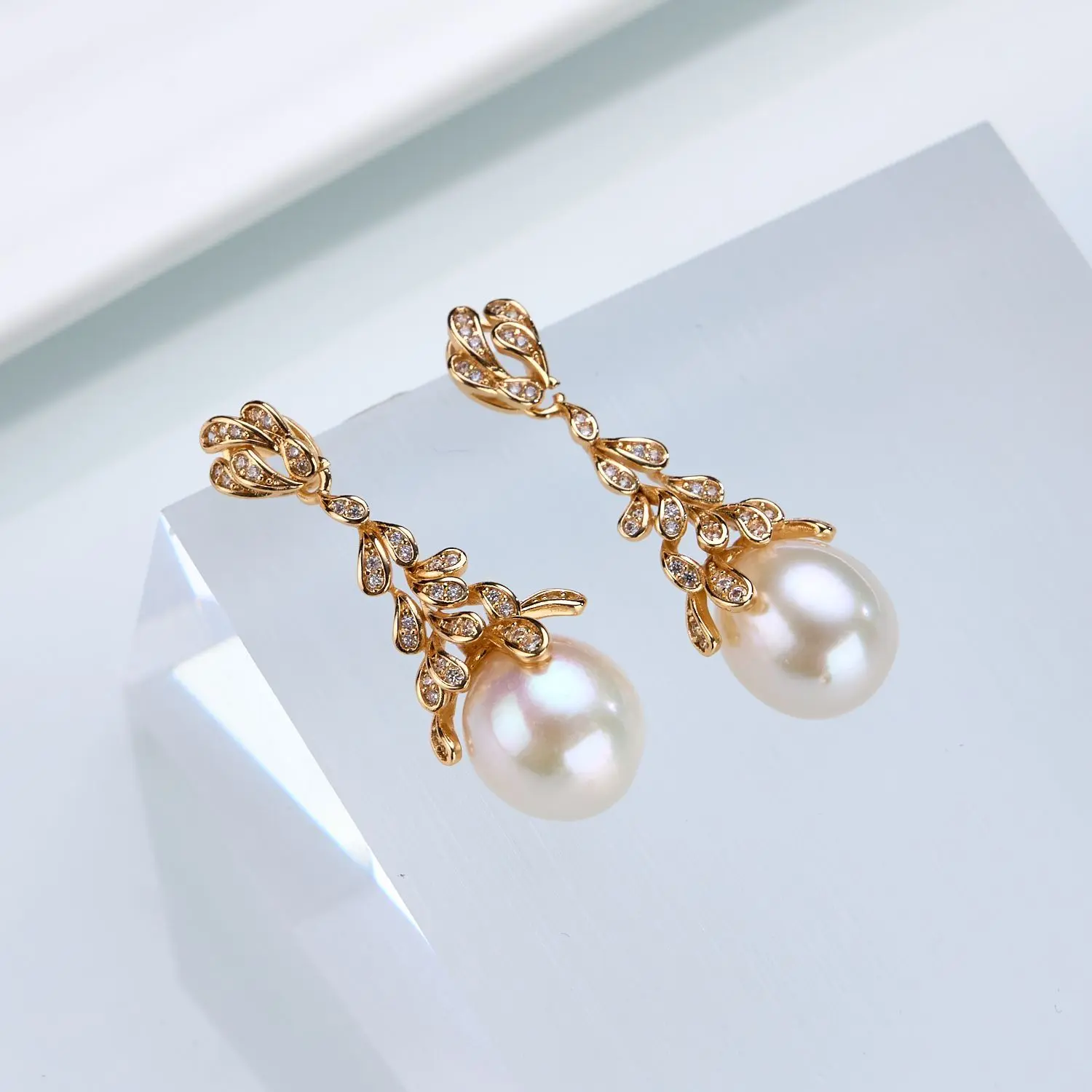 Women's Classic Freshwater Round Pearl Stud Earrings for Wedding, DSES132W
