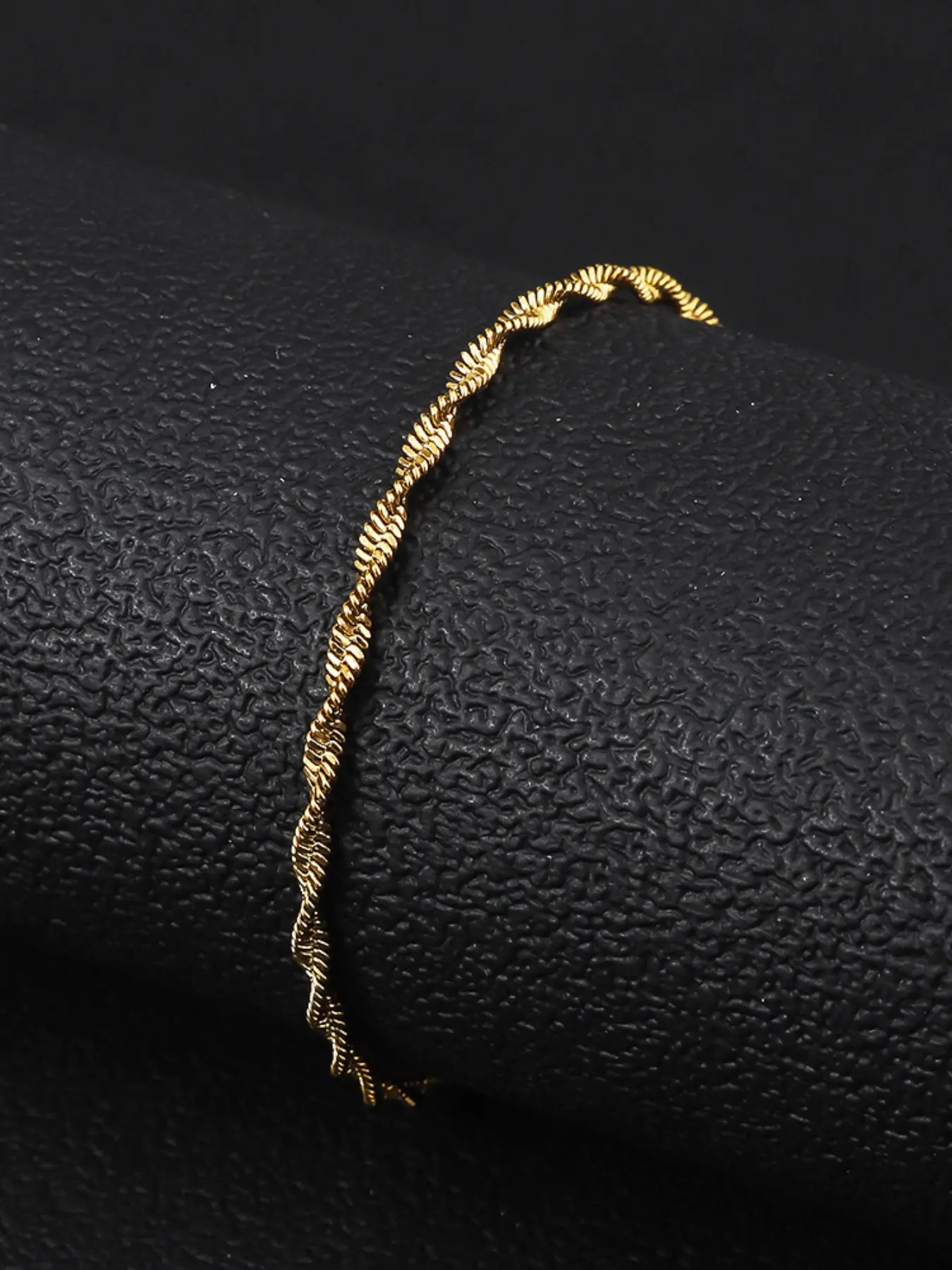 Women's Stainless Steel Water Wave Chain Bracelet, Minimalist Design, Thin & Elegant Hand Jewelry, Perfect Gift for Her