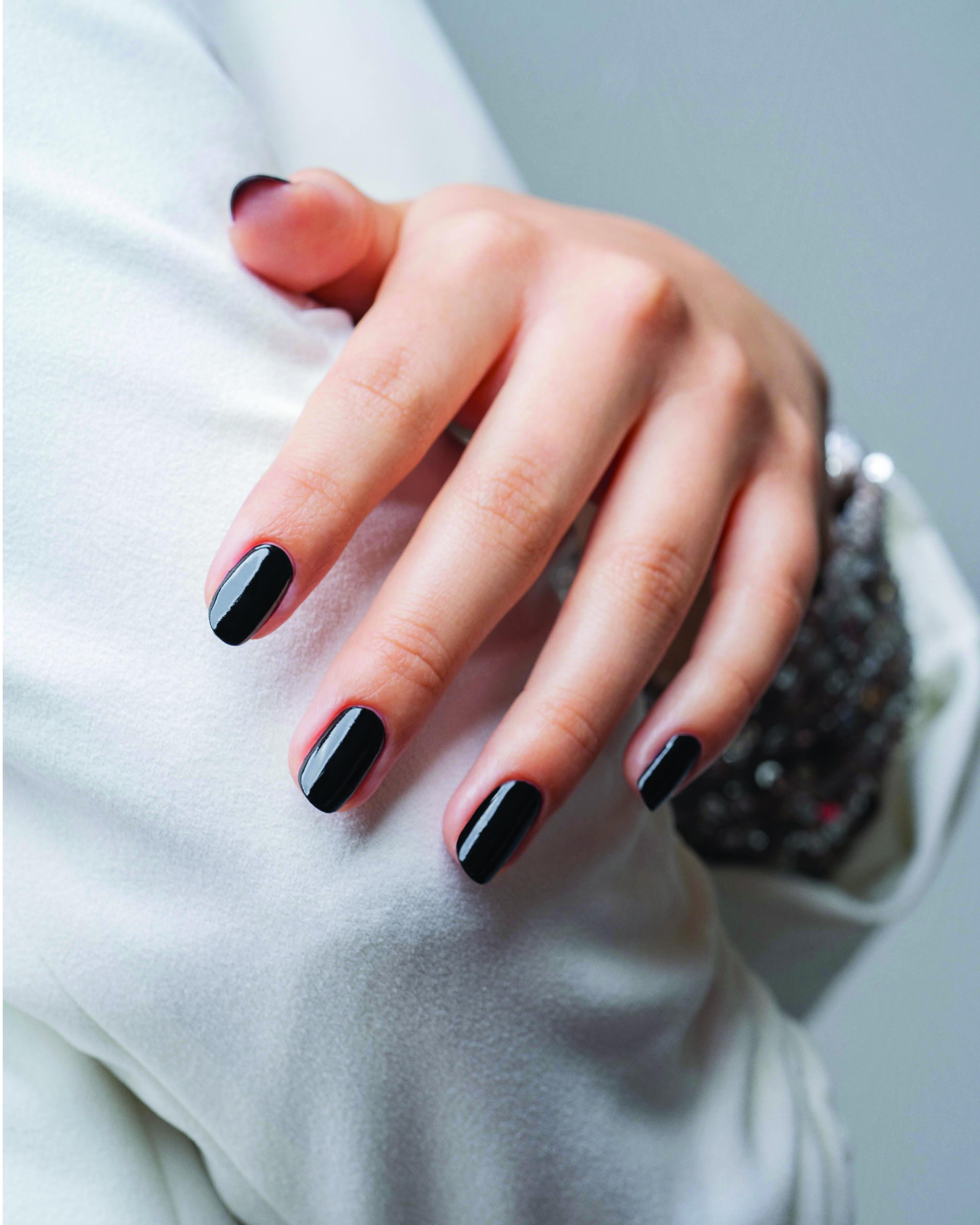 Gelish MINI Black Shadow - Black Creme, Long-Lasting Soak-Off Gel, Vibrant Color, Chip-Resistant, High Shine, Professional Salon Quality, 9mL.