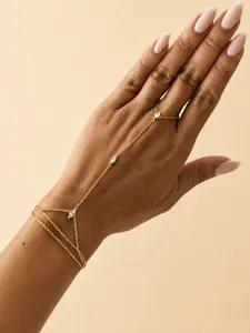 Women's Dainty Hand Chain Bracelet, Minimalist Design, Ideal for Spring/summer Fashion, Versatile Accessory, Dainty Appearance