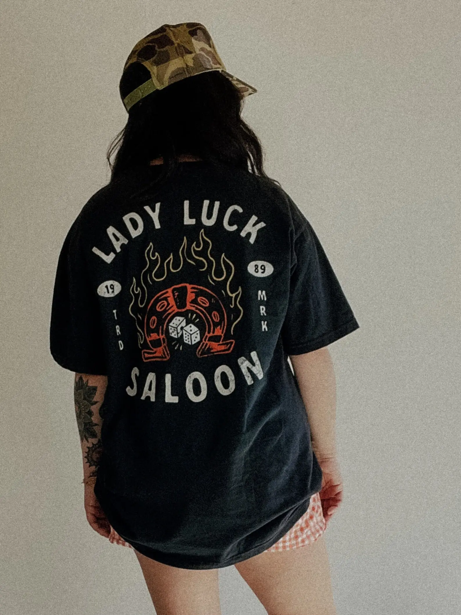 Lady Luck Saloon Graphic Tee Vintage Western 90s Grunge Cowboy Dice Horseshoe Flame Casino Inspired Back Print Oversized Cotton Short Sleeve Unisex Streetwear Fashion Top Casual Everyday Wear Gift for Men Women Retro Aesthetic Shirt