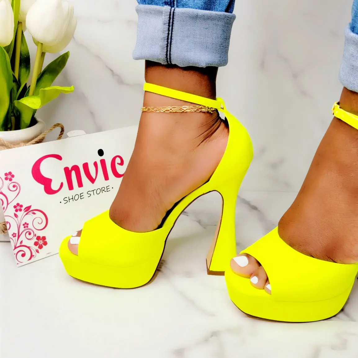 Doll - Neon Yellow