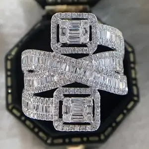Unique geometric pattern interwoven ring, inlaid with micro-crushed sodium oxide, suitable for women at cocktail parties, carnivals, and as a jewelry gift earring