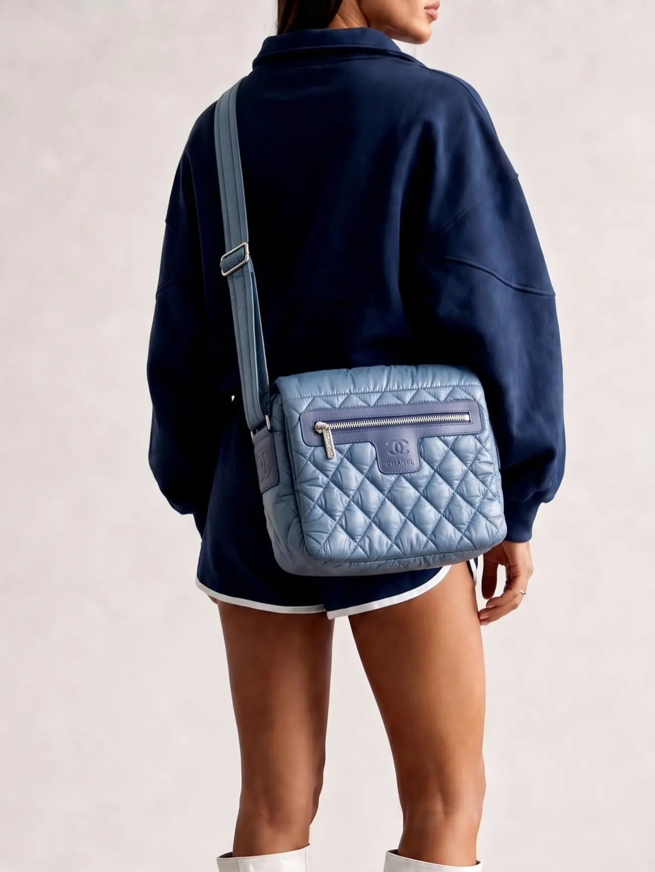 Pre-owned CHANEL Leather Shoulder Bags Vintage Quilted Puffer Messenger Bag Blue