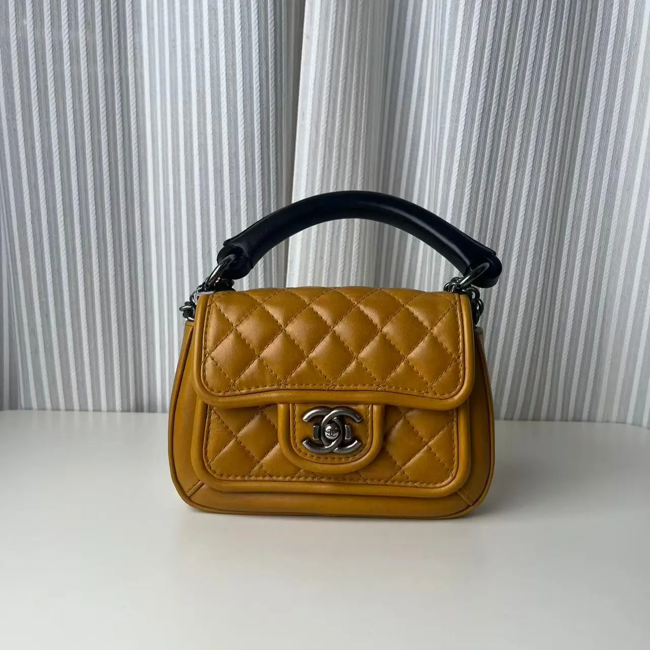 Pre-owned CHANEL lamb Crossbody Bags bag