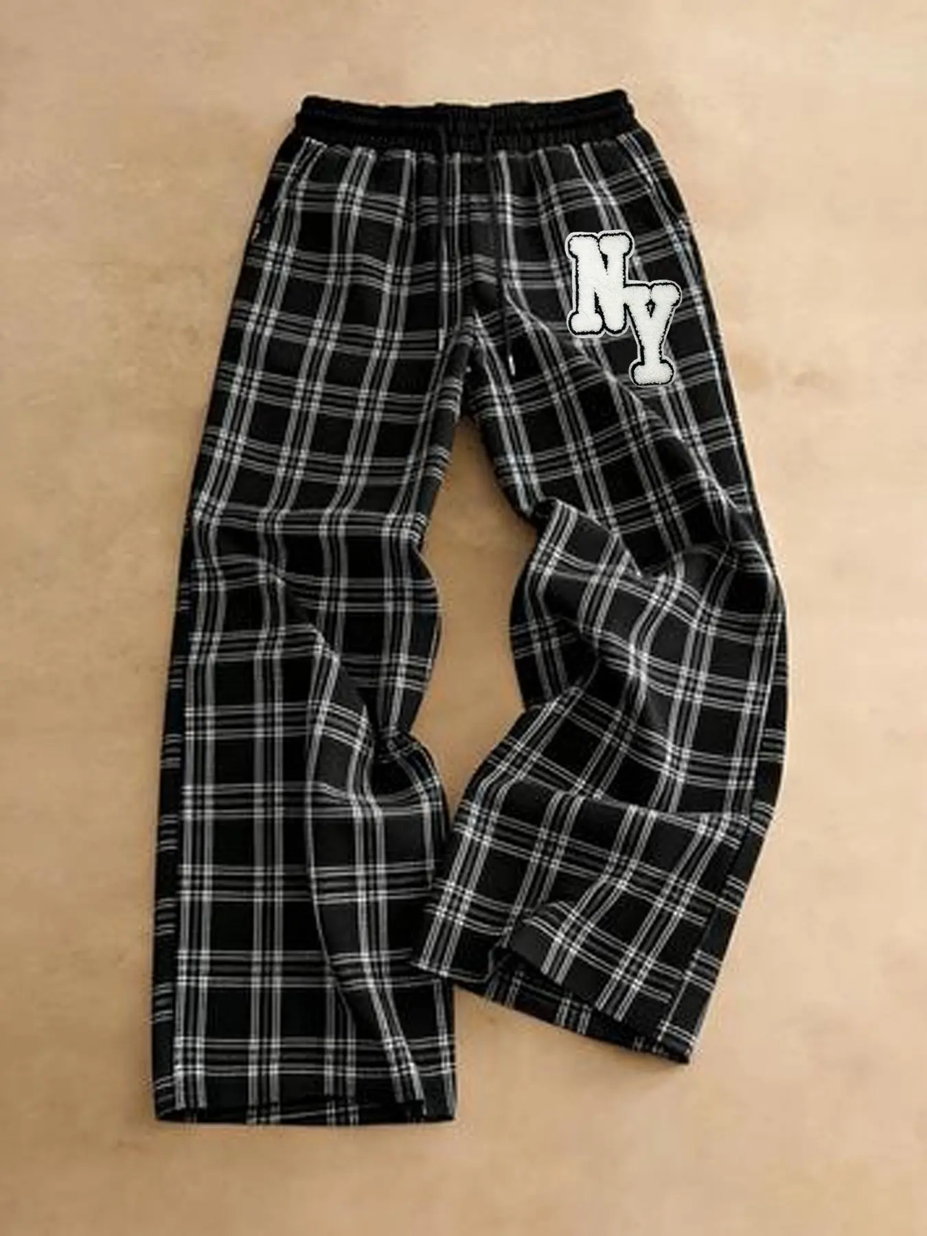 Men's and women's versions of American retro street style Y2K checkered Plaid loose-fit wide-leg straight-leg pants, vintage black and white checkered pants, casual pants, comfortable for everyday and urban streetwear, Casual Comfy Fashion
