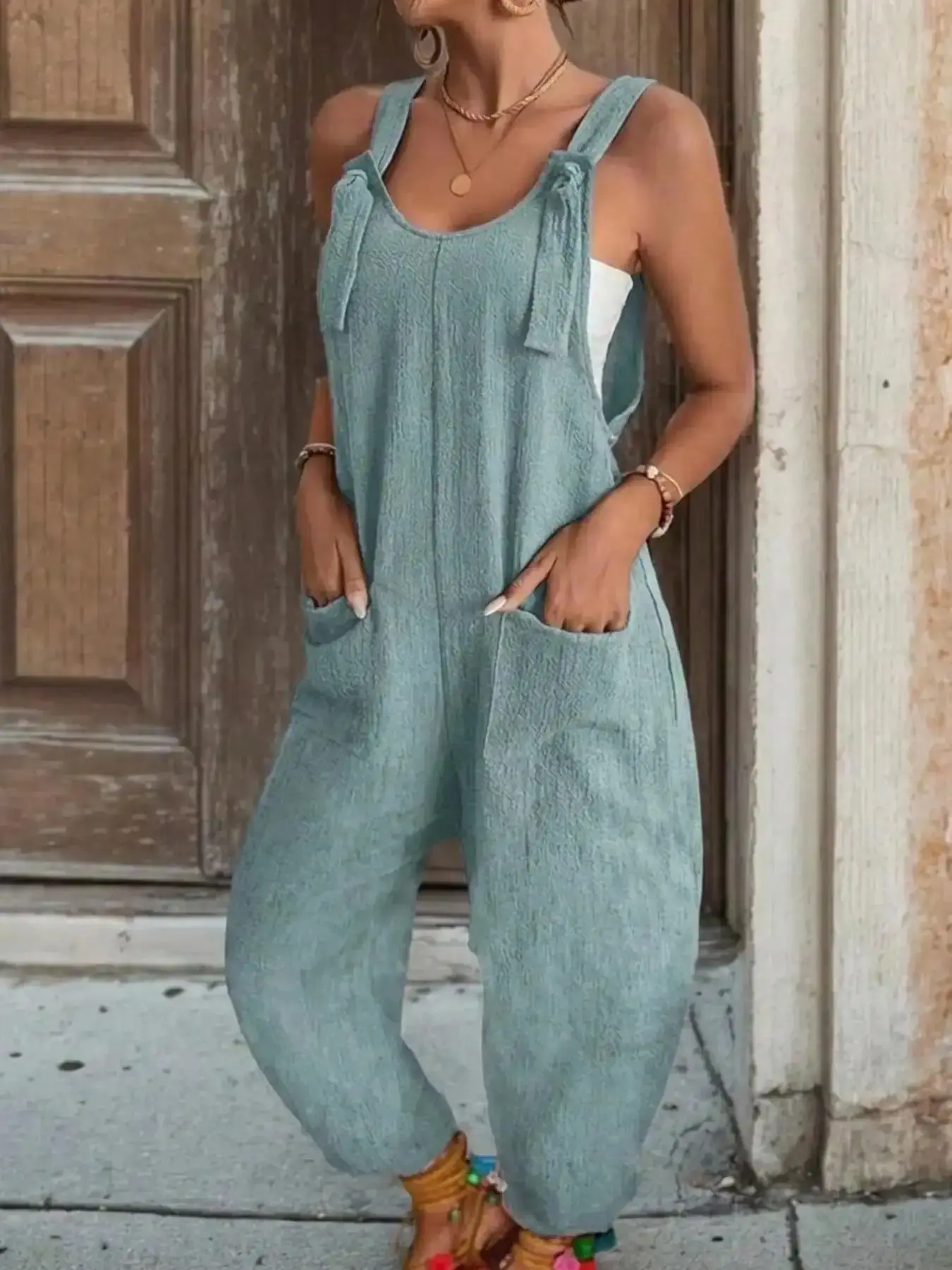 Women's Modern casual solid color sleeveless jumpsuit with double pockets, suitable for everyday wear, dates, outings, and summer travel., one-piece wonder, effortless chic, streamlined style