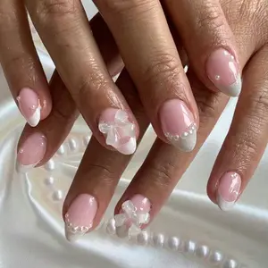 24pcs Gradient Short Round Fake Nails, Acrylic Press On, Nude Milk Butterfly Knot Pearl Soft Nail Set, Nail Art Products, Reusable Spring Style for Women