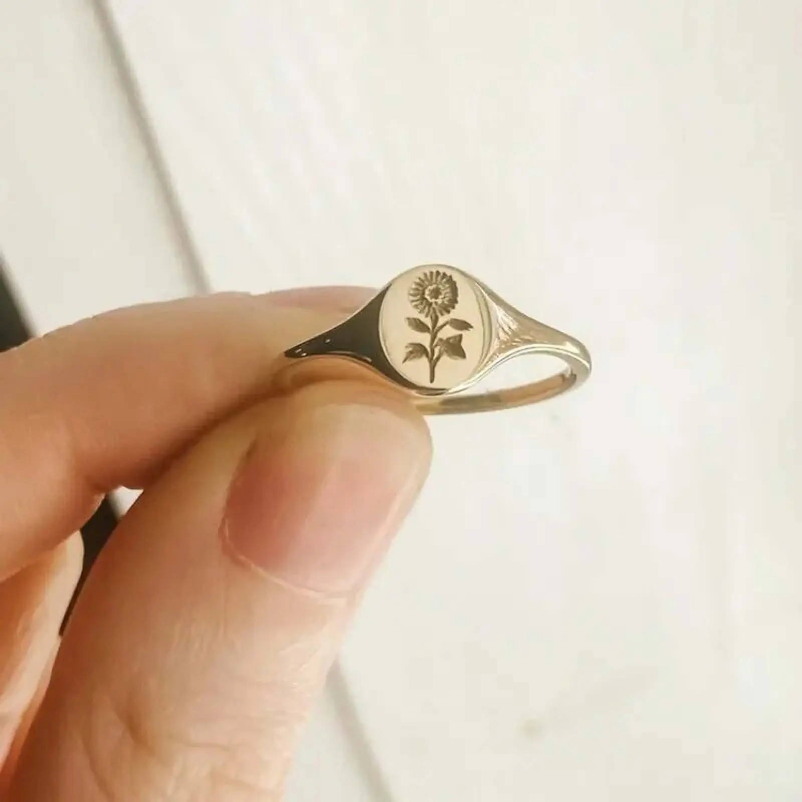 Flower seal sunflower pattern ring small fresh men and women couple ring party jewelry