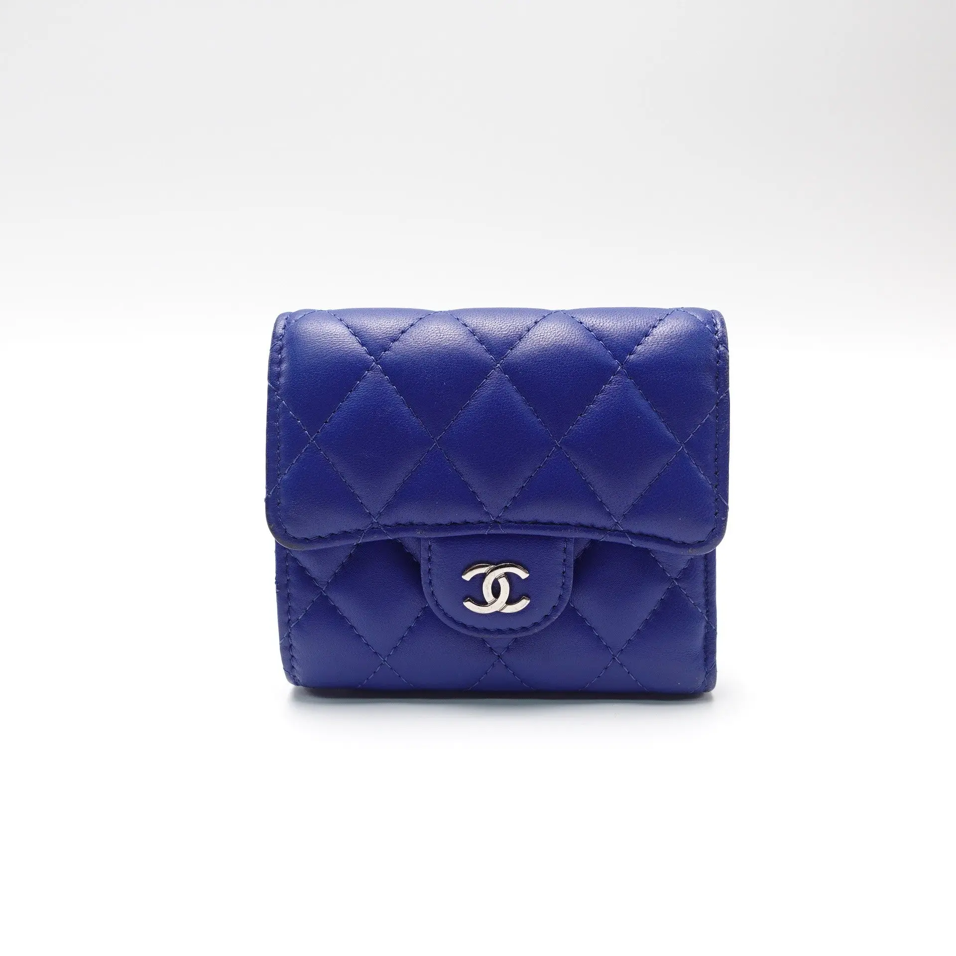 Pre-owned CHANEL quilted leather Compact Wallet Blue T10430976