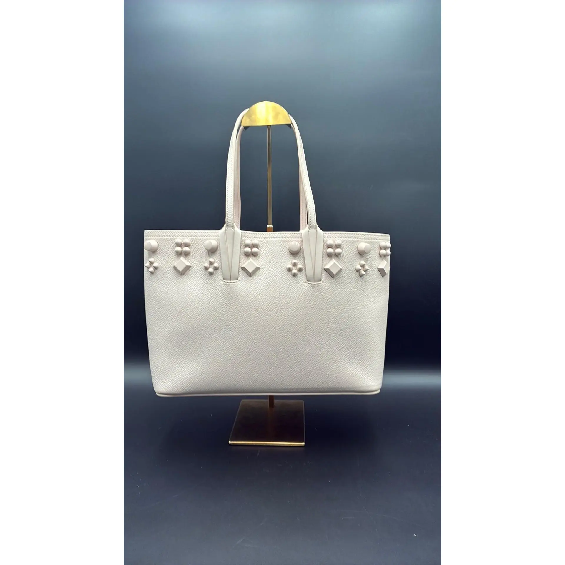 Pre-owned Leather Luxury Bags & Accessories Christian Louboutin Cabata Tote Bag Date Code: NODC07162602. Entrupy ID: TMXGK2D.