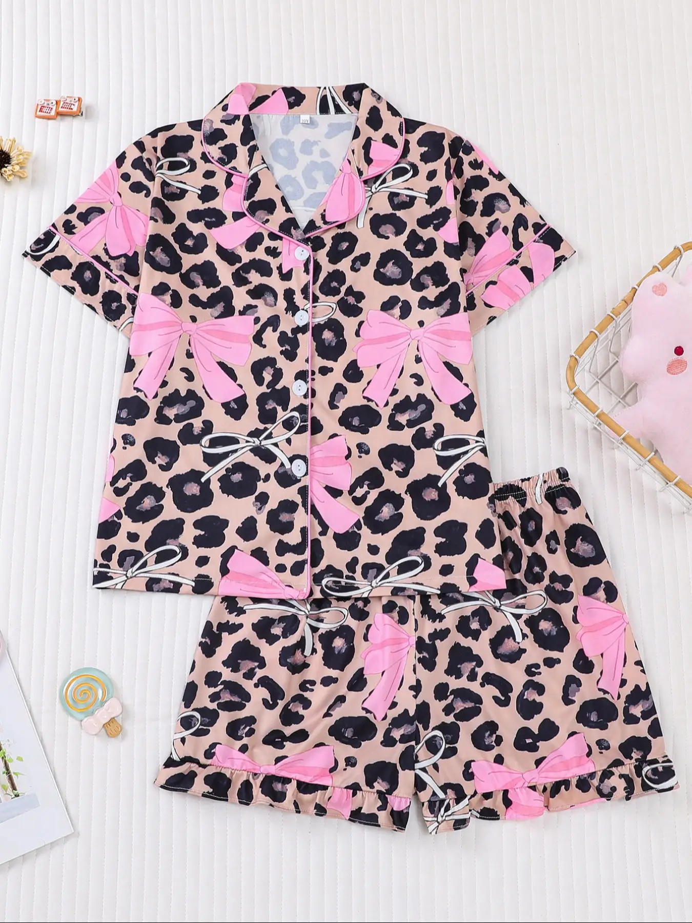 Children's 2-piece pajamas set, new summer casual comfortable children's pajamas, sweet and cute leopard and bowknot pattern, collar cardigan short-sl