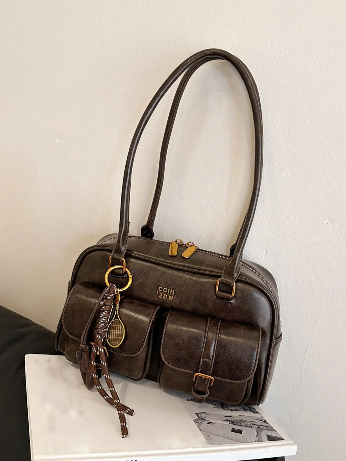 Classic style retro women's bag, lightweight versatile zipper opening shoulder bag armpit bag, Versatile shoulder bags, with exquisite pendant, suitable for commuting, shopping, dating