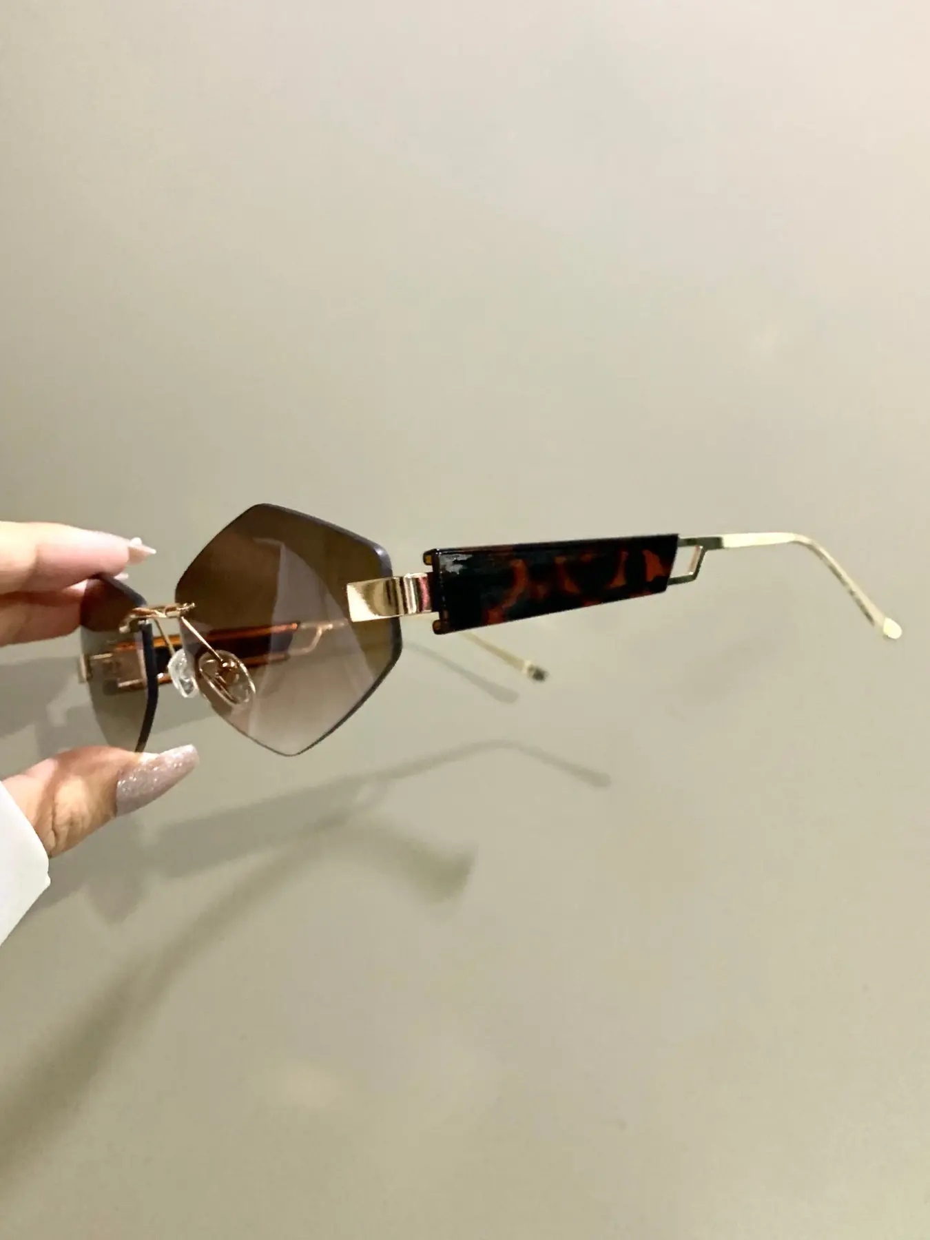 Punk Trendy Tinted Lens Glasses Diamond Shaped, Frameless Fashionable Classics Decorative Glasses With Metal Frames Legs, Suitable for Men and Women