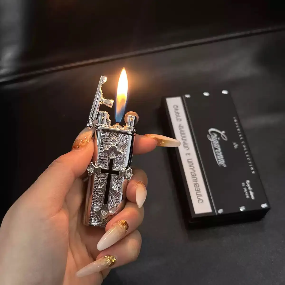 Classic Pattern Grinding Wheel Butane Gas Lighter, Cross/Heart/Rose/Evil Eye Engraved Cool Lighter, Durable Portable Lighter for Outdoor Camping Personal Collection