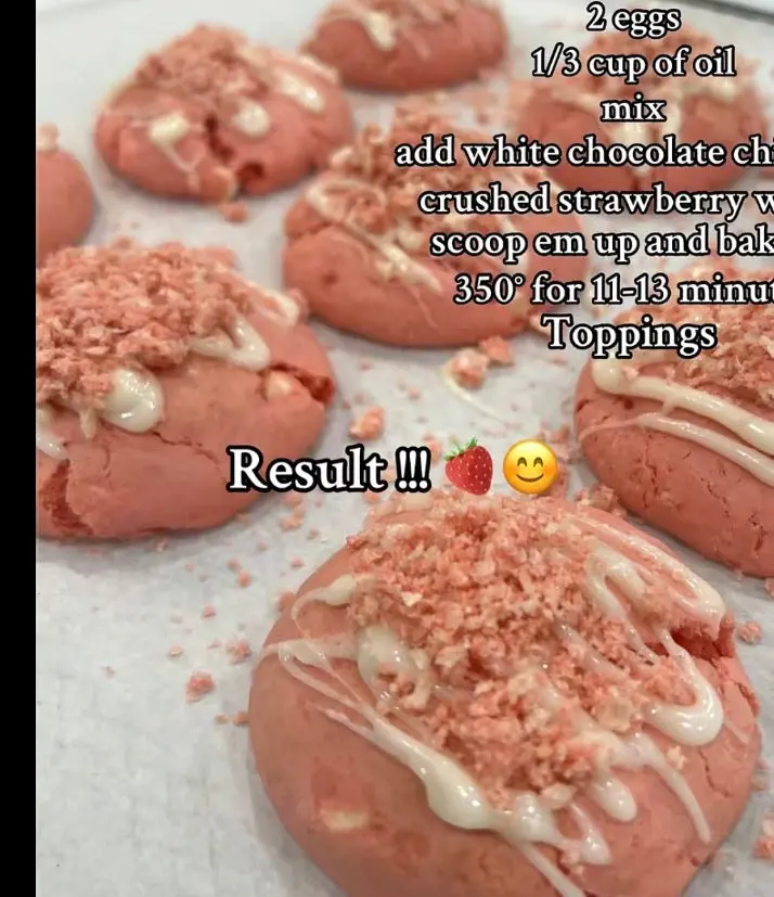 Strawberry crunch cookies