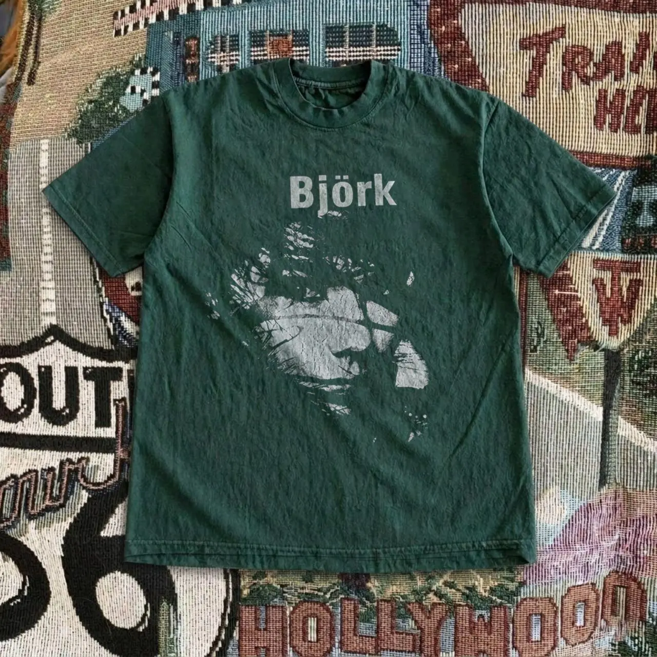 Gildan Bjork Alternative Indie Pop Vintage design T-Shirt