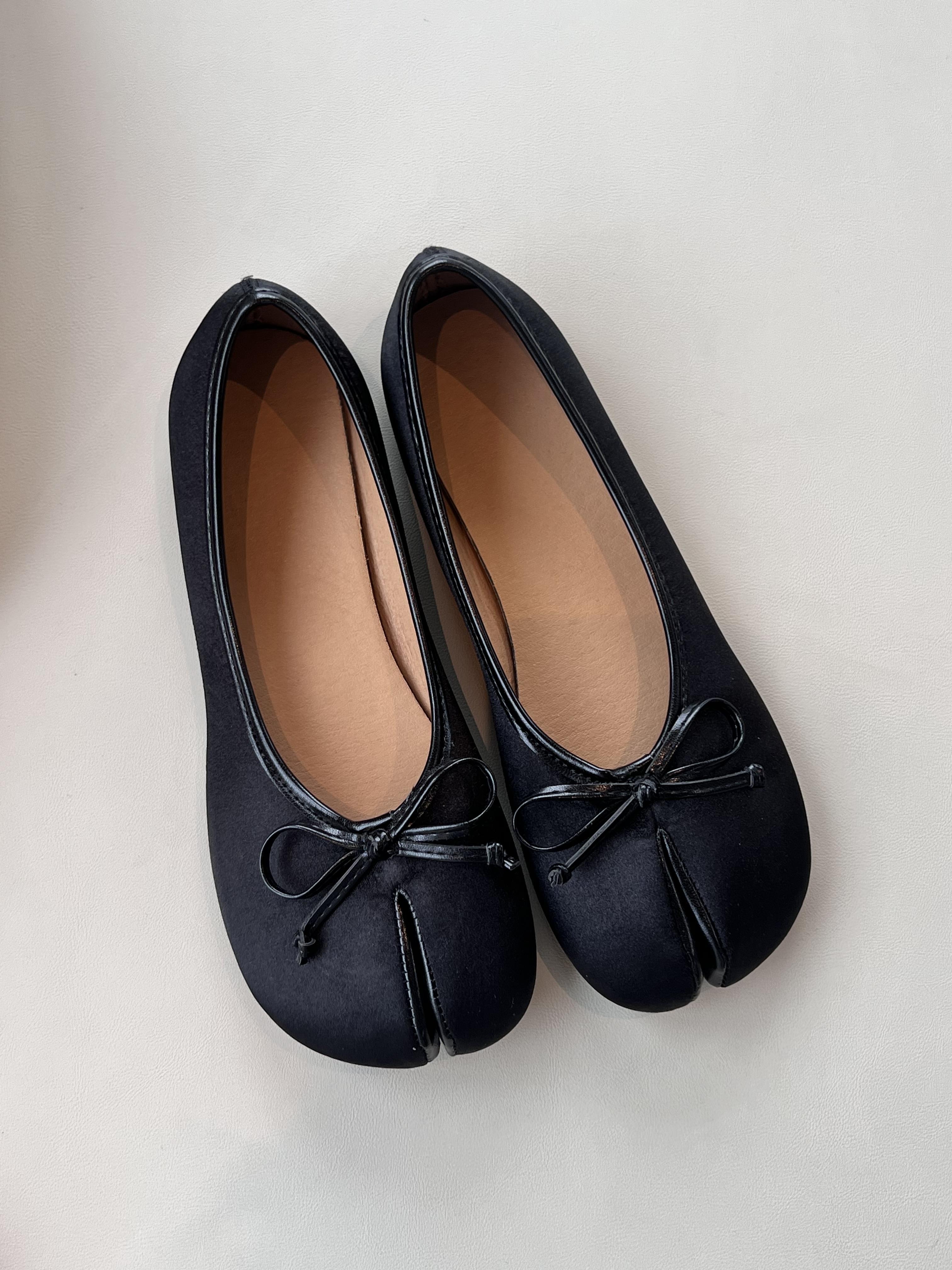 Women’s Retro Elegant Satiny Finish Flats with Shiny Bow, Flexible Sole Round Toe Casual Wear Shoes, Comfortable for Long Walks & Short City Trips