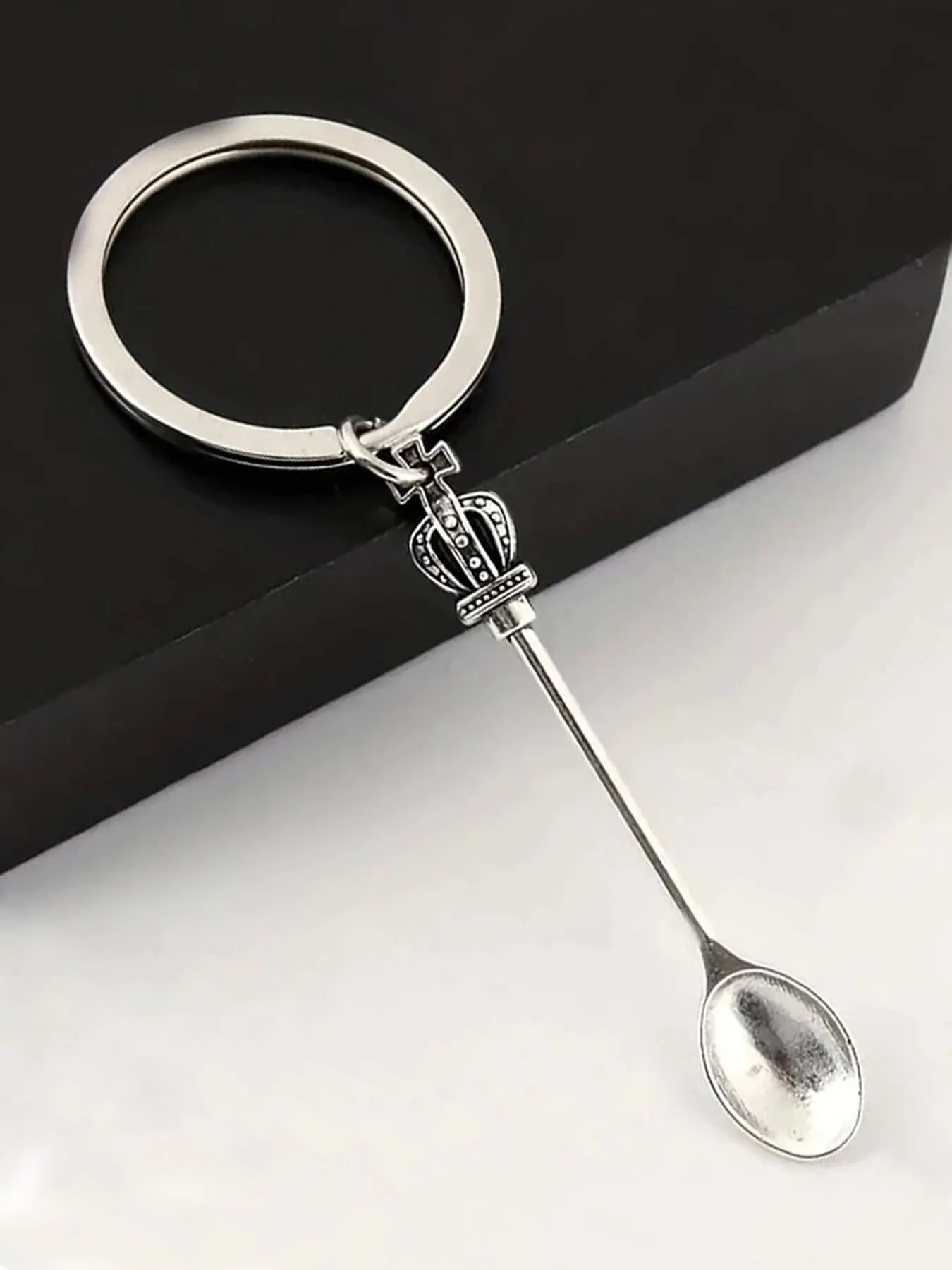 Silver Color Crown Spoon Keychain, Charming Handbag Pendant, Simple Metal Key Ring, for Bags Cars Phones, Creative Gift for Mom Friends, Stylish Keychain, Keyring, Bag Key Accessory
