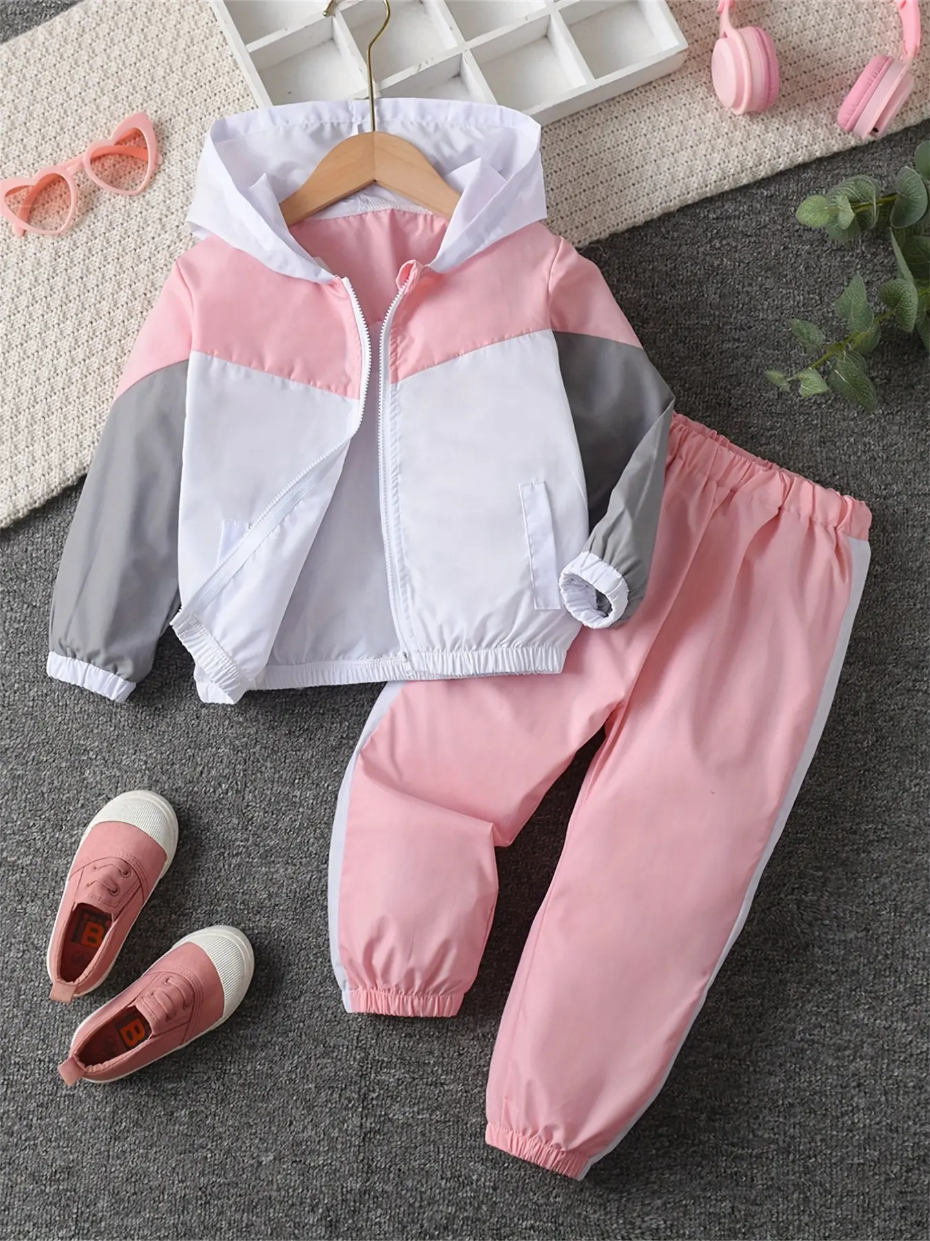 Girls' Two-Piece Set Hooded Colorblock Jacket + Solid Color Cuffed Pants Casual, Stylish and Comfortable Clothing Clothes Kids Cute Clothing Set Fashion Set Outfit