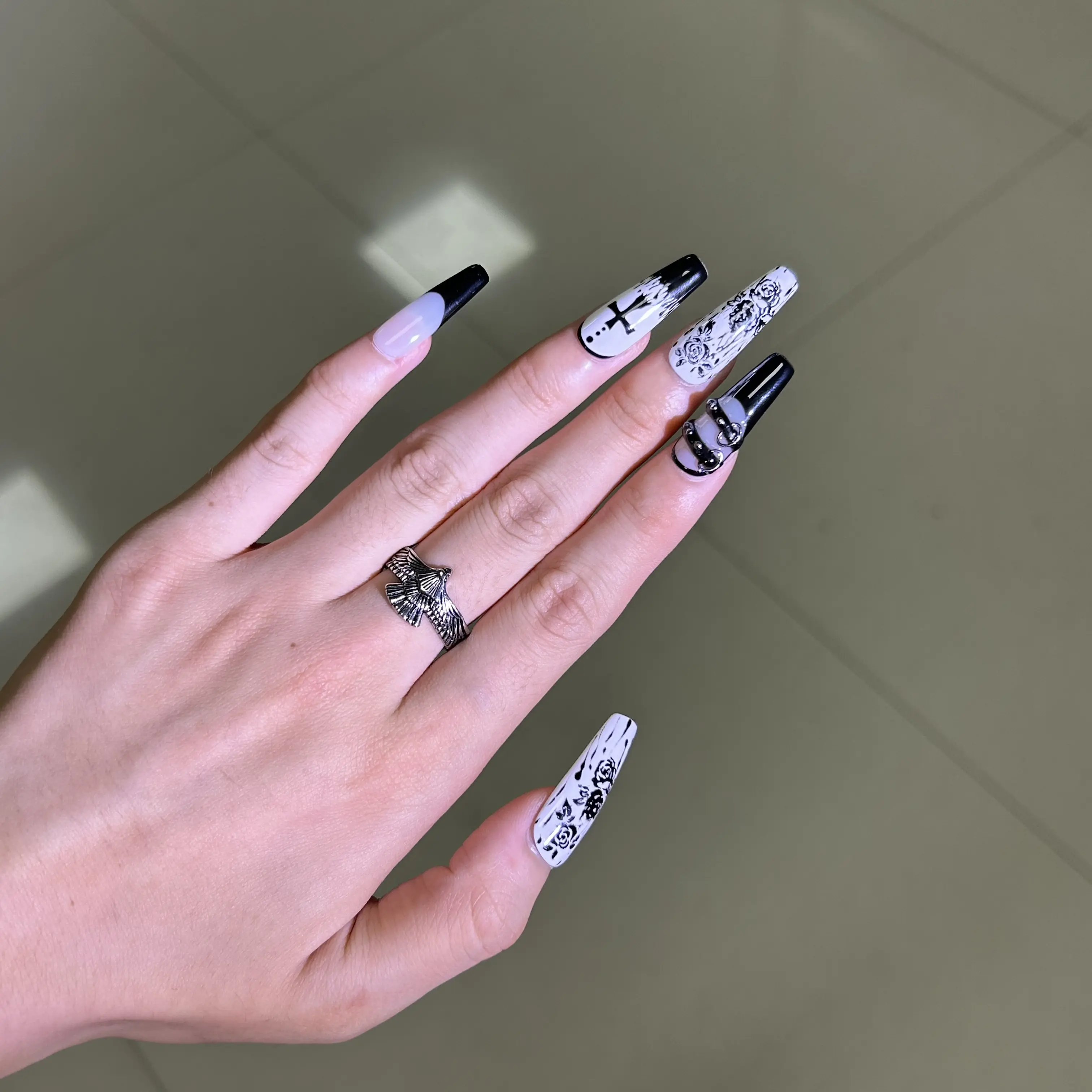 Hand-painted black-and-white cross graffiti press-on nails, long ballet nail shape, subculture aesthetic, ready-made nail stickers, reusable, supports custom sizing