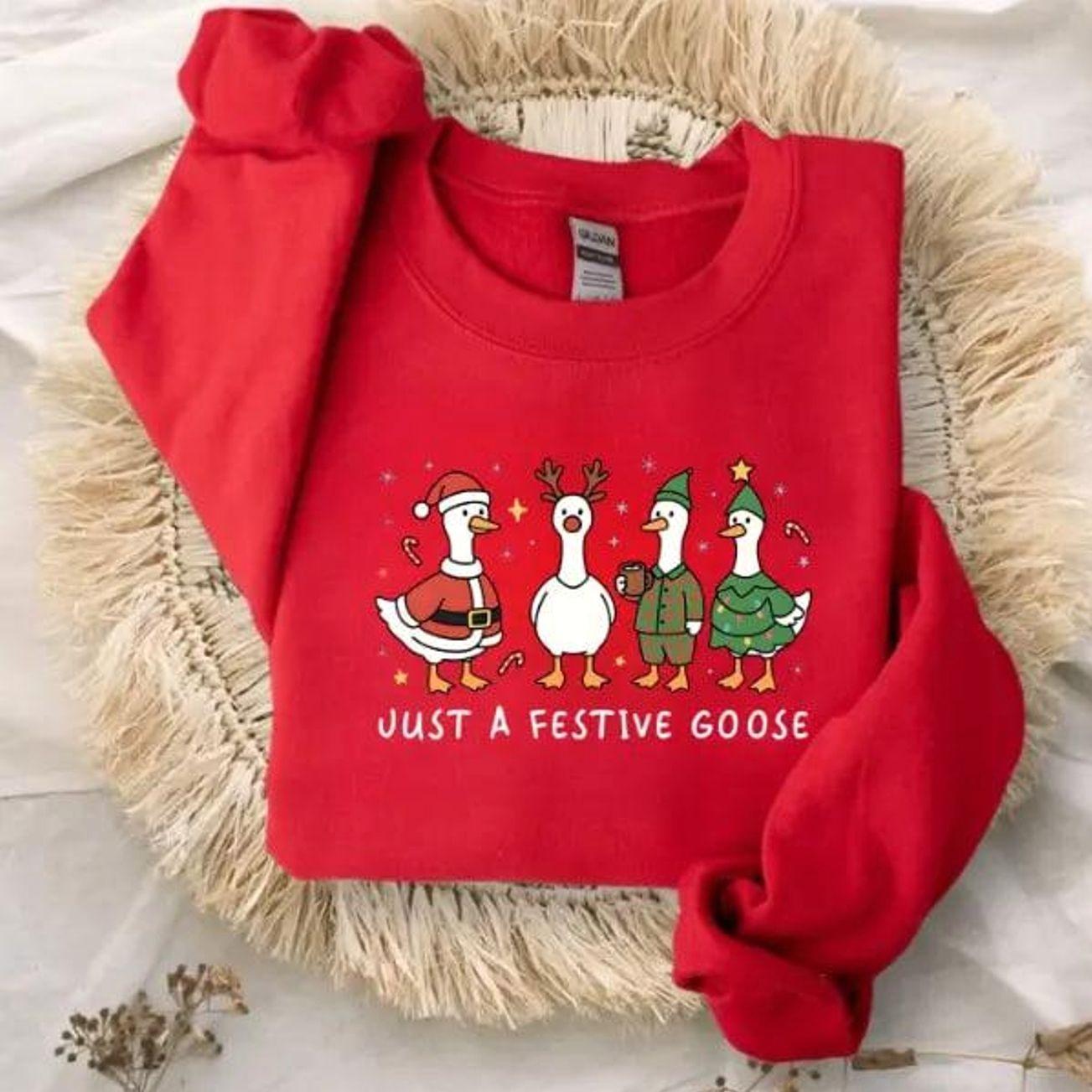 Just A Festive Goose Sweatshirt, Cute Christmas Goose Crewneck, Funny Goose Lover Graphic Tee, Xmas Animals Holiday Pullover, Retro Winter Aesthetic Clothes, Festive Goose Outfit, Cute Animal Lover Gift for Women Men, Christmas Duck Shirt