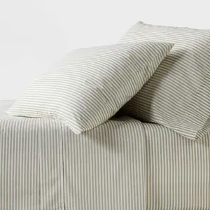 Threshold 250 Thread Count Organic Cotton Percale 4-Piece Sheet Set Threshold 250 Thread Count Organic Cotton Percale 4-Piece Sheet Set