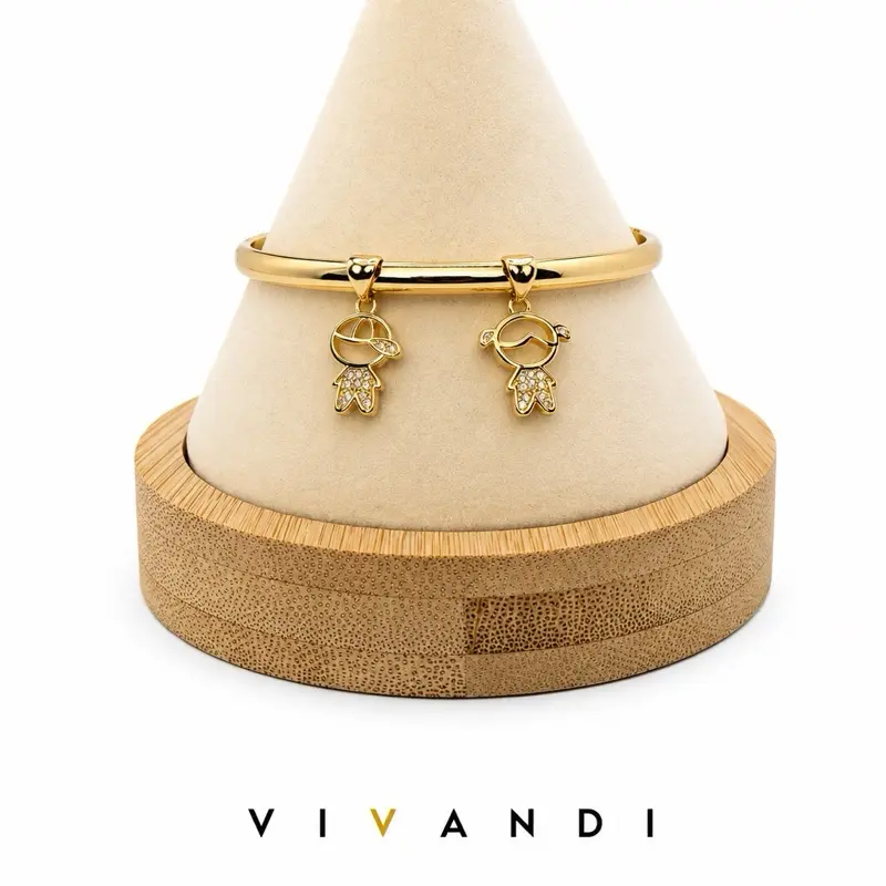 Vivandi Custom Family Charm Bangle
