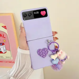 Heart Decor Phone Case with Decorative Keychain Charm, Fashion Decorative Phone Cover, Phone Accessories for MOTO Razr 2023/Razr 40 Casing, Phone Guard