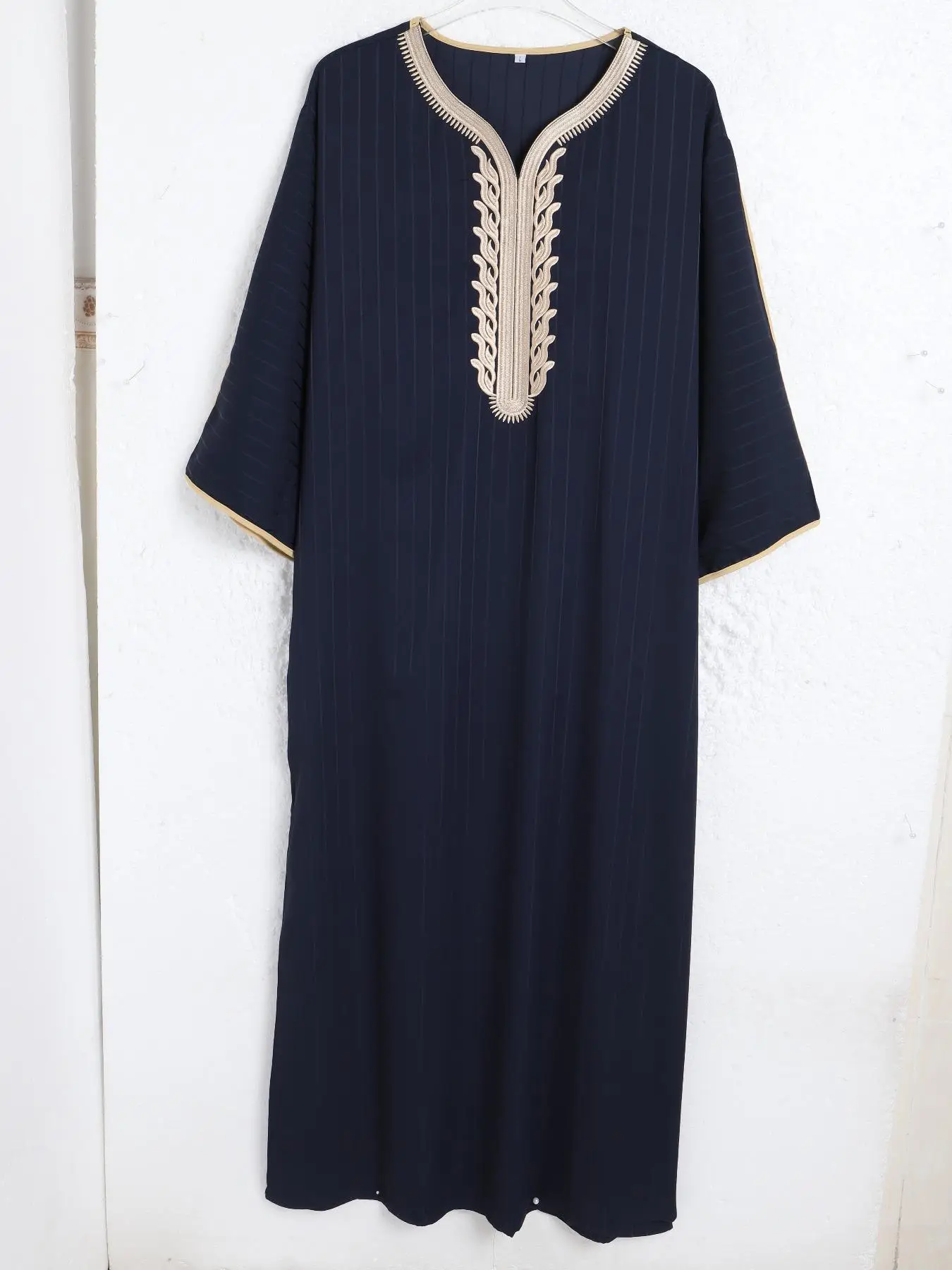 Men's Loose Embroidery V Neck Kaftan, Casual Contrast Binding 3/4 Sleeve Arabic Clothing, Fashion Men's Islamic Clothing for Daily Wear