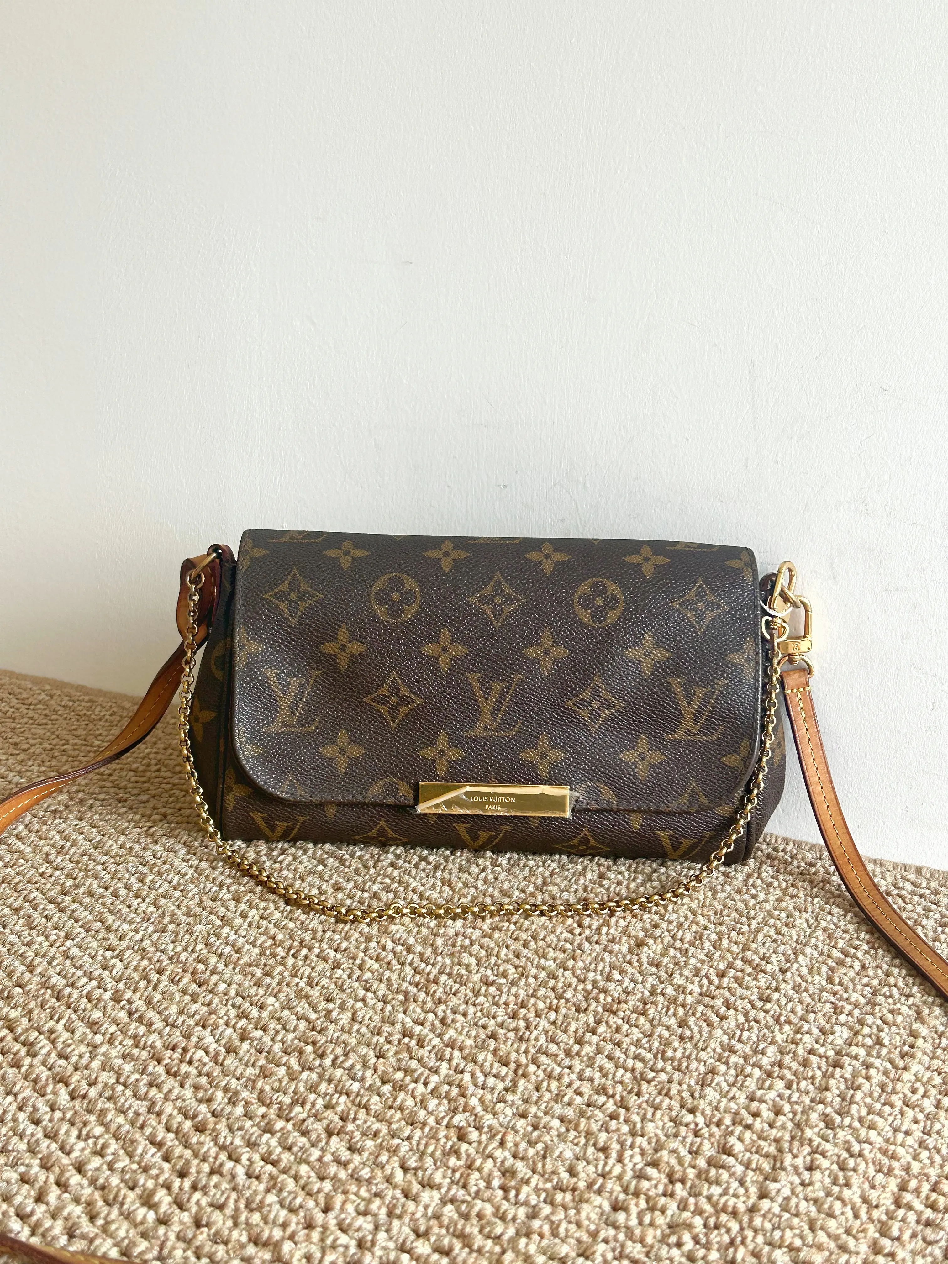 Pre-owned Louis Vuitton LV “Old Flower” Small Favorite Bag — flap design, can be worn as a shoulder bag, crossbody bag, or carried on one shoulder