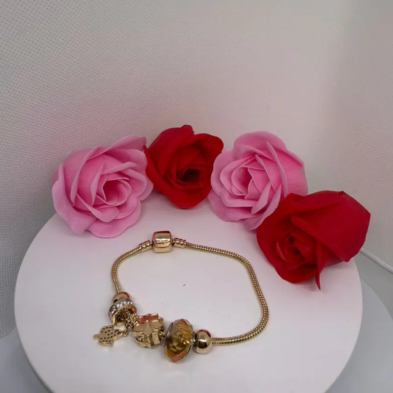 Pulsera de Oro Laminado 14K con Dijes y Charms Grises