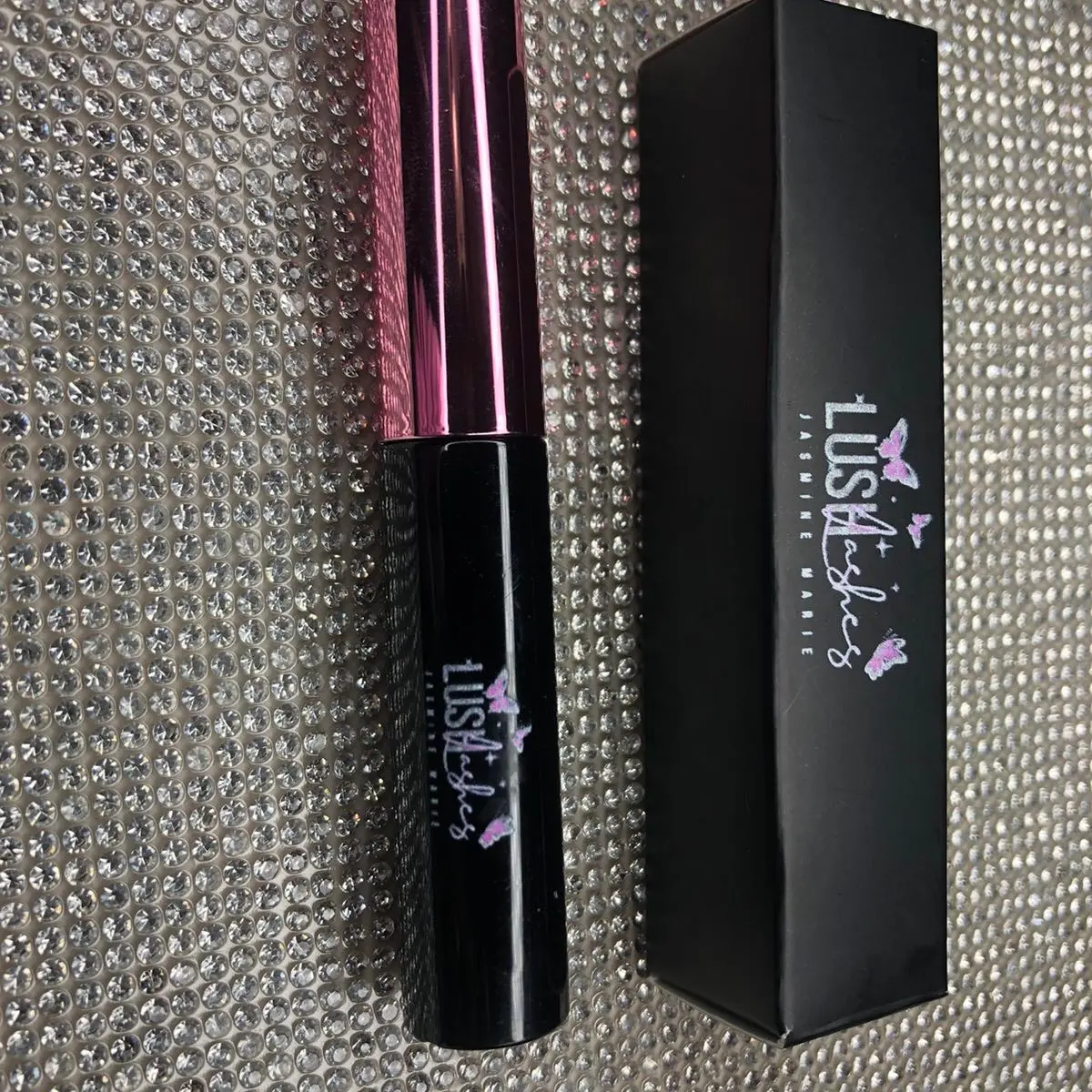 Strong bond strip lash glue