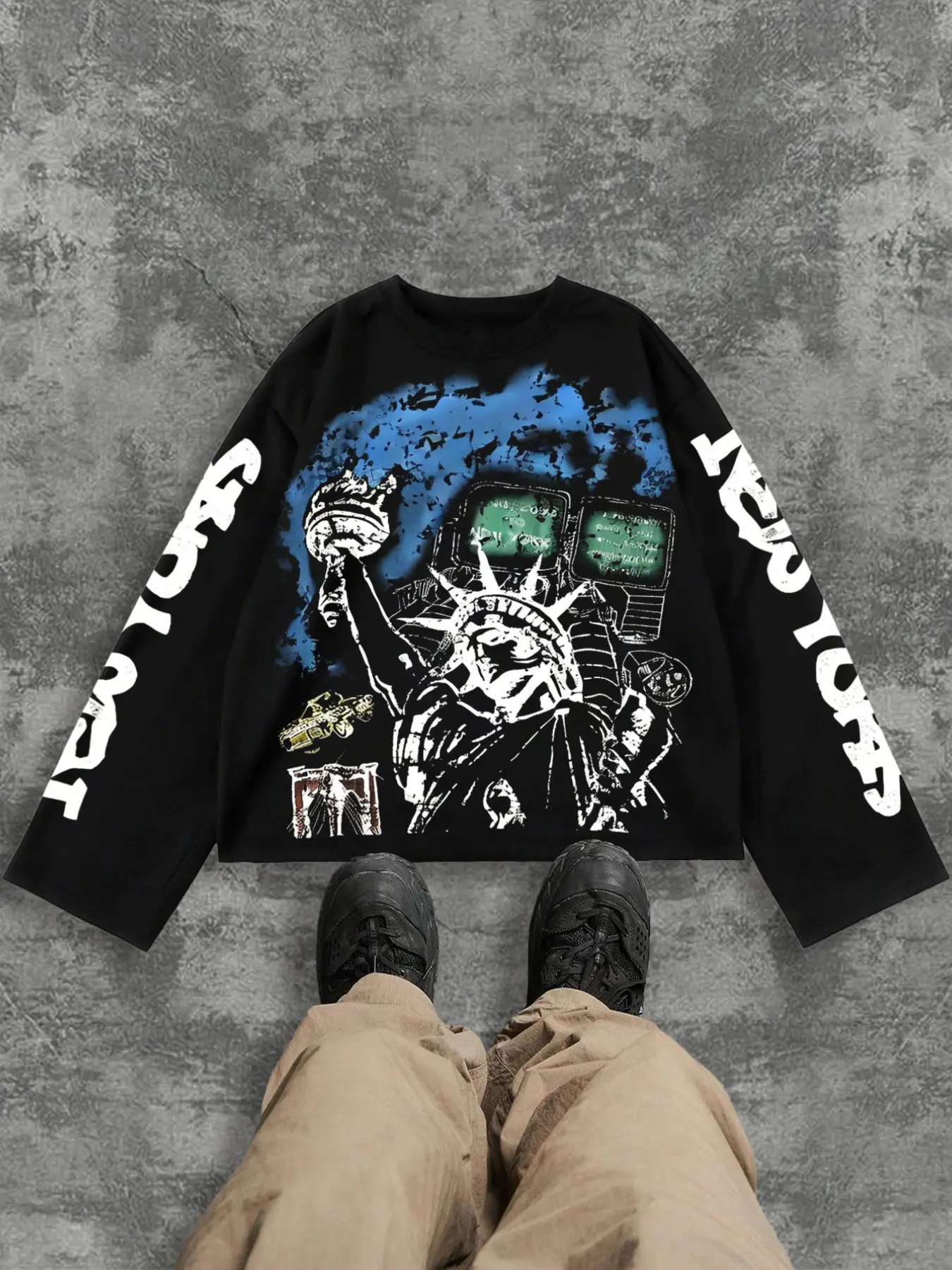 Unisex Cyberpunk Statue Loose Long Sleeve T-Shirt, Casual, Blue Ink Splatter Background, Distressed Vintage Graphic Print, Screen Details, Breathable Cotton Blend Fabric, Streetwear