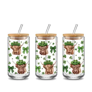 St.Patrick's Day Cute Highland Cow with Green Top Hat 16oz Glass Can Cup with Lid and Straw,Reusable Glass Drinking Cup for Iced Coffee,Hot Chocolate, Stylish Fashionable Glassware,Perfect Gift for Highland Cow Lovers,St.Patrick's Day Enthusiasts