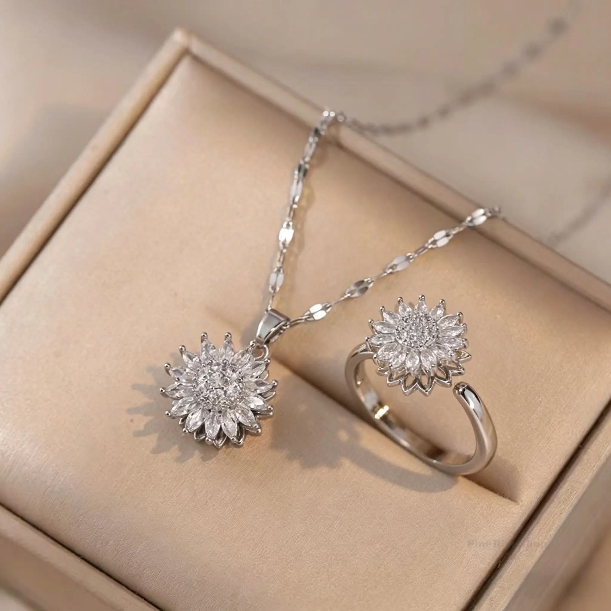 Women's 2-Piece Rotating Sunflower Flowers Necklace Set - Minimalist Casual Female Pendant Chain Jewelry, 40+5cm Chain, 1.5*1.5cm Pendant, Ideal for Daily Wear, Mother's Day Gifts