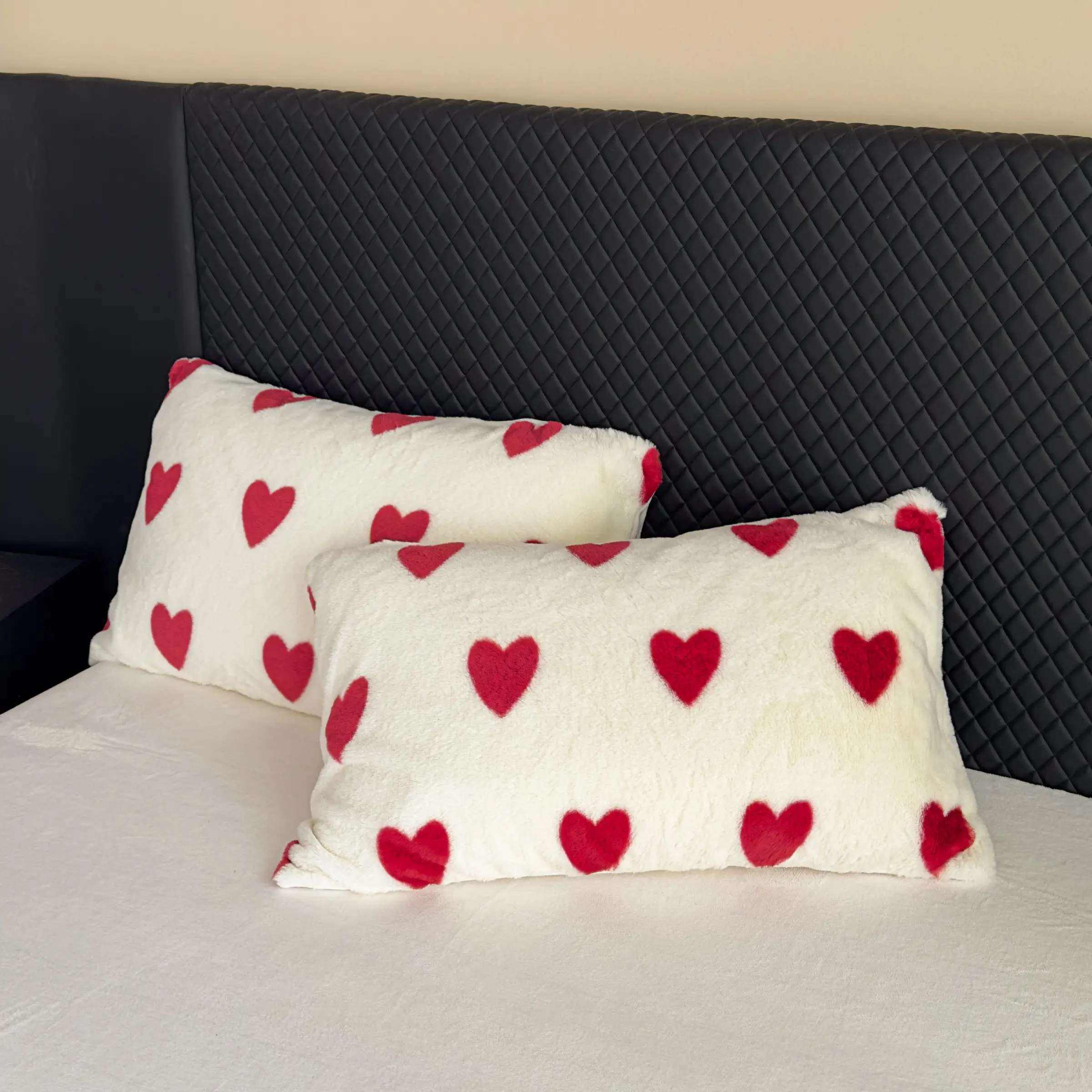 Heart Pattern Plush Pillowcase, Soft Polyester Fleece Cushion Cover, Elegant Modern Design, Warm for Autumn Winter Seasons, Bedding Accessories