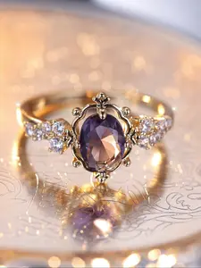 Classic and elegant oval purple cubic zirconia ring with golden yellow court pattern, designed exclusively for women. High-end jewellery and wedding jewellery. Fashion engagement rings Elegant Casual Ring