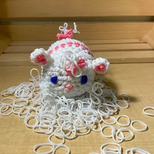 Kitty with bow made with rubber bands