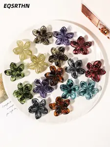 16 pieces of transparent iridescent flower hairpins. Made of transparent resin, they have a cold and refreshing luster. Available in multiple colors, they are retro and exquisite. They are suitable for daily use to decorate broken hair and create an atmos