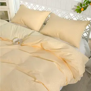 3pcs Three-piece Beige Waffle Quilt Set